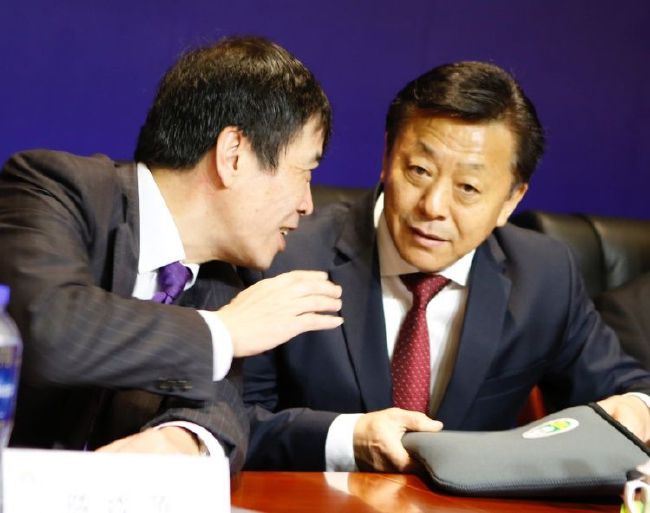 国产j8又粗又硬又大又爽小说