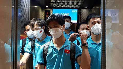 老板办公室强吻亲胸视频